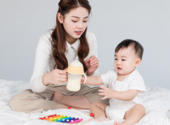 奶粉过敏的宝宝该吃什么奶粉 奶粉喂养的宝宝抵抗力会差吗