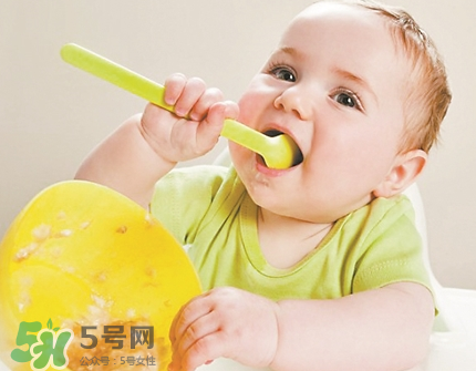 母乳宝宝几个月添加辅食？母乳宝宝添加辅食的时间介绍