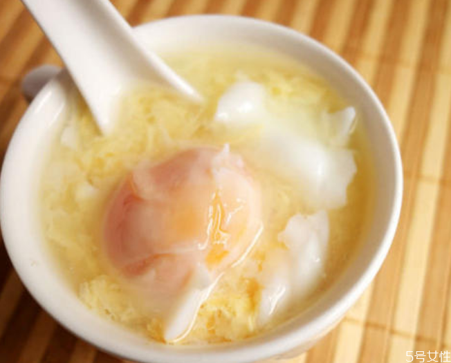 水煮荷包蛋怎么做不散 怎样煮出完整的荷包蛋