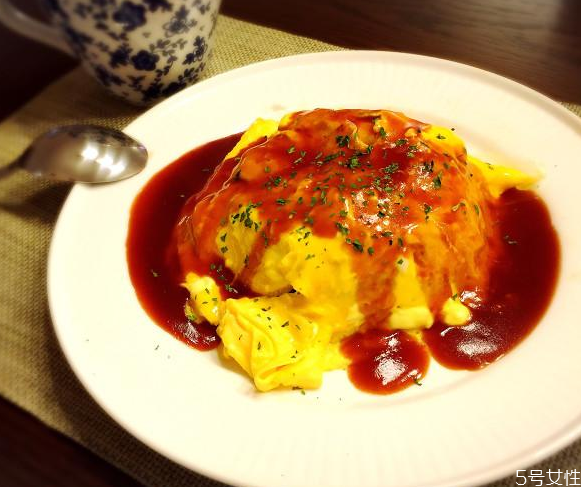 蛋包饭为什么要用隔夜米饭 隔夜米饭能吃吗