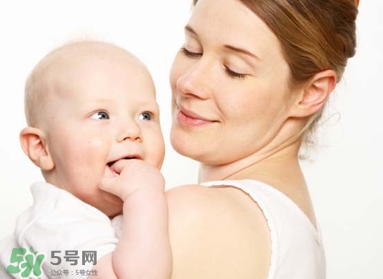 母乳喂养胸部会变形吗？如何避免产后乳房变形？