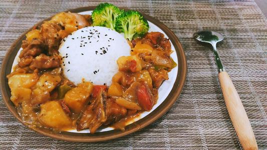 咖喱鸡肉饭怎么做好吃 咖喱鸡肉饭的做法