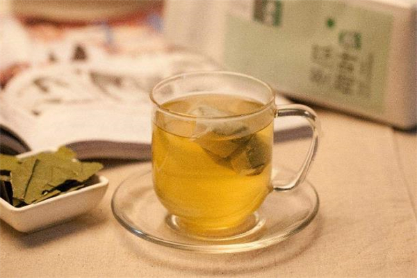 陈皮荷叶茶可以治便秘吗 陈皮荷叶茶可以治口臭吗